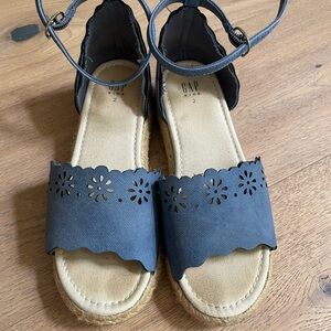 Gap big kid Sandals